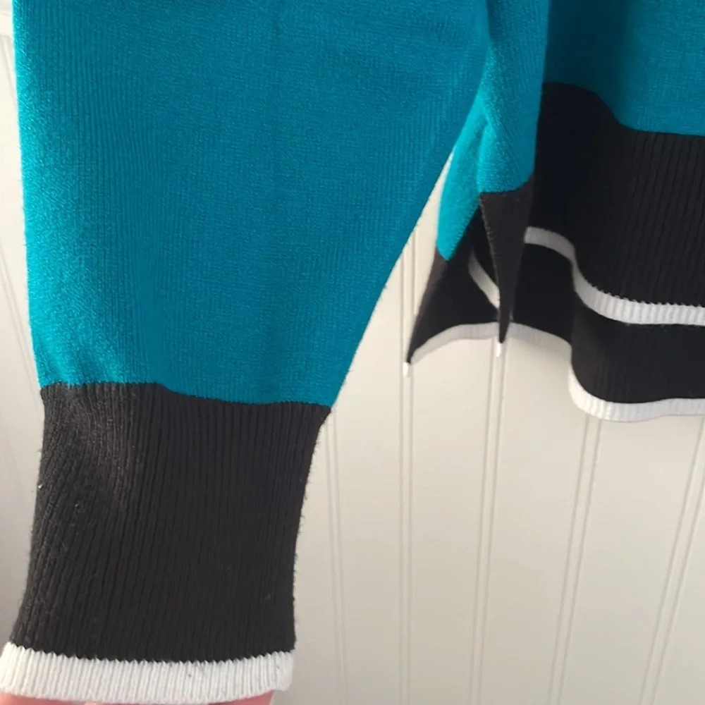 JUICY by Juicy Couture Women's Long Sleeve Heart Patch Teal Crew‎ Neck Sweater L